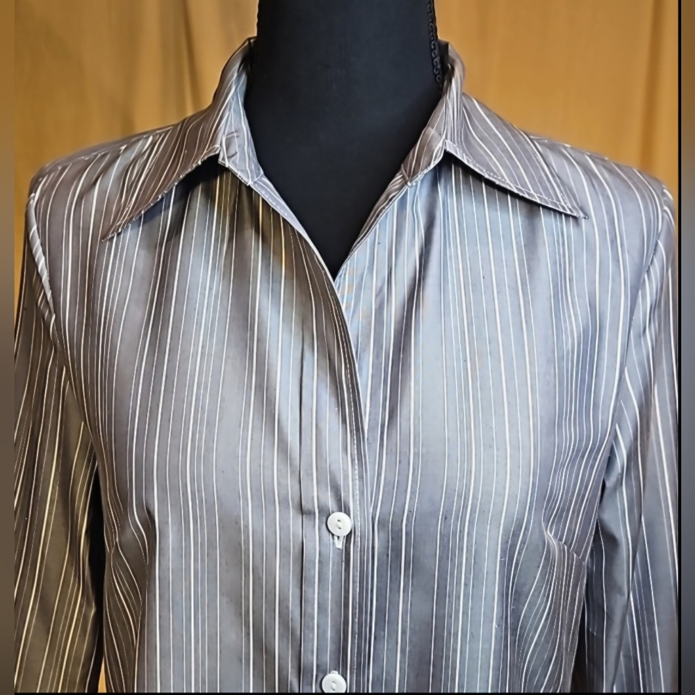 VTG Tracy M. 100% Silk Gray Button Blouse With White Pinstripes 3/4 Inch Sleeves - Picture 4 of 8